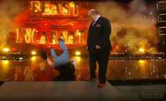 豪快にズッコケたブロック・レスナー（左）にポール・ヘイマンもあぜん ⒸAbemaTV, Inc.