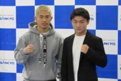 再起戦へ意気込む井岡一翔（左）と吉良大弥