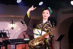 バースデーライブを行った多岐川舞子