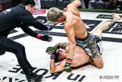 萩原京平（下）を攻める秋元強真