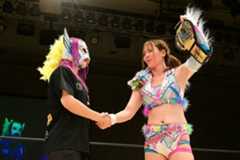 Sフライ級王座の次期挑戦者にハミングバード(左)を指名した岩谷麻優