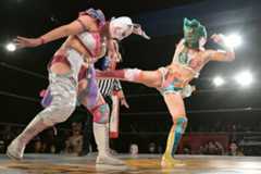 ラビィ・ＧＯＣＣＩ（左）を攻めるＭＡＹＵＴＩＣＡ