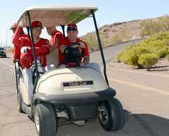 大はしゃぎ！トラウトの運転で帰る大谷翔平