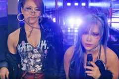 タッグ王座奪回を宣言するアスカ（左）とカイリ・セイン（©AbemaTV, Inc.）