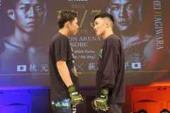 萩原京平（左）と秋元強真（ ⓒRIZIN FF）
