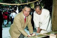 宮崎神宮を参拝する長嶋監督（1998年1月）