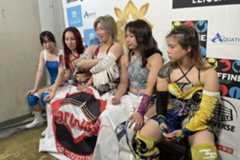 団体対抗戦でマリーゴールドに勝利したマーベラス軍。左から彩芽蒼空、川畑梨瑚、彩羽匠、Ｍａｒｉａ、宝山愛