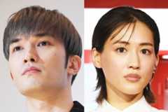 SixTonesジェシー(左)と綾瀬はるか