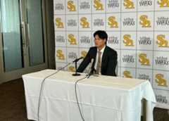 契約更改後に会見する笹川吉康