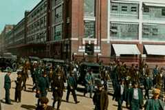 情報化社会なのに工業化社会の仕組みを引きずっているっておかしくないですか？