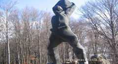 Meckin Kamen monument