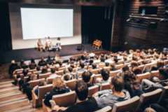 Kam tento týden za kulturou? Vyrazte na seminář o ochraně dětí v kyberprostoru či debatu o úsporném bydlení