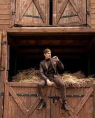 Recman w Sosnowcu obchodzi trzecie urodziny. Wygraj stylowe męskie dodatki! mężczyzna