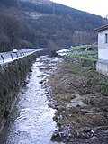 Río Ego en el límite de Eibar, (Guipuzcoa, País Vasco España)