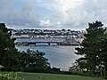 Audierne : vue panoramique d'ensemble du port et de la ville.