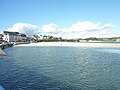 Français : Crozon : la plage de Morgat vue de la route menant au port 1