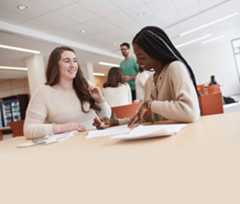 Étudiantes à l'université Saint-Paul à Ottawa