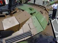 AMX-10RC - Detail přídavného pancéřování věže. 