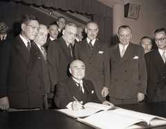 MIT Visualizing Cultures