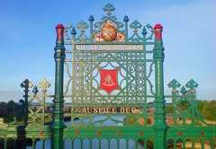 Wearmouth Bridge - City Crest - Badge - Logo Nil desperandum auspice Deo - Don’t despair, in God we trust