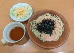 サイゼリヤ　タラコソースシシリー風ランチ：500円　サラダやランチスープがついてジャストワンコイン