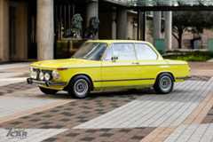 搭載 i3 電池與 Tesla 馬達，1972 年 BMW 2002 變身純電經典車