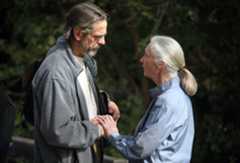 Actor Jeremy Irons meets Dame Jane Goodall at the 2009 International Achievement Summit. (© Academy of Achievement)