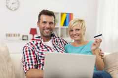 portrait-couple-with-laptop