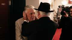 Youp van 't Hek verrast jubilerende Mister Ajax met uniek optreden in Carré