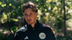 Mika Godts gelukkig bij Ajax: 'Voel me thuis in Amsterdam'