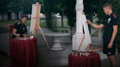 Schilderen met Weghorst en Janse: 'Mooi kuifje, mooie glimlach'