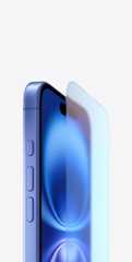 iPhone 16 的四分之三側視角度畫面，展示湛海藍色航太等級鋁金屬機身，以及經久耐用的超瓷晶盾螢幕。