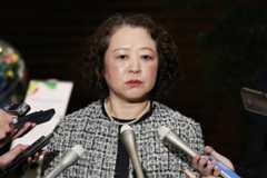 政労使会議終了後、取材に応じる連合の芳野友子会長=2025年11月25日午後5時45分、首相官邸、岩下毅撮影