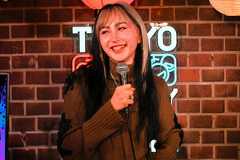 ステージに立つユリエ・コリンズさん=2026年2月5日午後10時12分、東京都渋谷区、マハール有仁州撮影