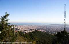 Panoramatický výhľad na Barcelonu z hory Tibidabo