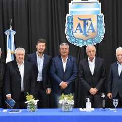 Tapia, D'Onofrio y la nueva AFA: una negociación entre sonrisas que no despeja las dudas