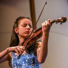 Es violinista, nació en Lanús y desde Austria sorprende al mundo con su virtuosismo 