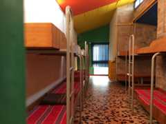 L'abri du pèlerin grand dortoir Le Corbusier Ronchamp