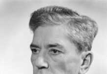 Holdkrátert neveztek el Bay Zoltánról