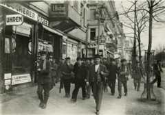 Foto: Revolutionäre Unter den Linden, 9. November 1918