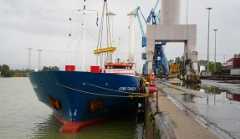 El buque eólico Eems Traveller atraca en Sevilla 