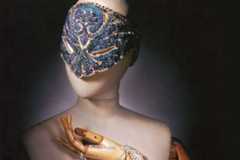 “コスチュームジュエリー”約400点とともに展開をたどる、初の展覧会が東京・パナソニック汐留美術館で