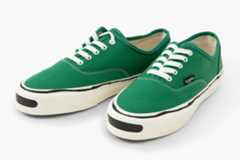 マッドネス×カミヤ、“手描き風”サイドライン入りスニーカー「ハーク」に限定グリーンカラー