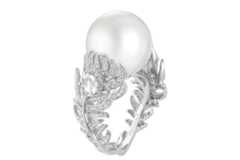 ブシュロン“クジャクの羽根”ジュエリー「プリュム ドゥ パオン」大粒パールのリングやピアスなど