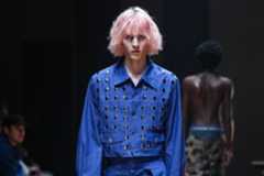 トキオ 2025-26年秋冬コレクション - “ごちゃ混ぜの世界観”を楽しむ、初のランウェイショー