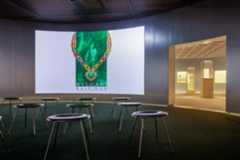 ブルガリが国立新美術館で過去最大規模の展覧会、“色彩の探求”傑作ジュエリー約350点が一堂に|写真21