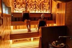 ニュウマン高輪に駅直結サウナ施設「高輪サウナス」9つのサウナ完備、スキンケアや音に特化した体験も