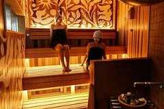 ニュウマン高輪に駅直結サウナ施設「高輪サウナス」9つのサウナ完備、スキンケアや音に特化した体験も