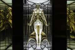 空山基“過去最大規模”の回顧展が東京・京橋で、ロボットアートや「アイボ」原画など代表作が集結