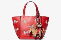 マイケル・コース“カラフルな馬”プリントのレザートートバッグ、立体的なバッグチャームも